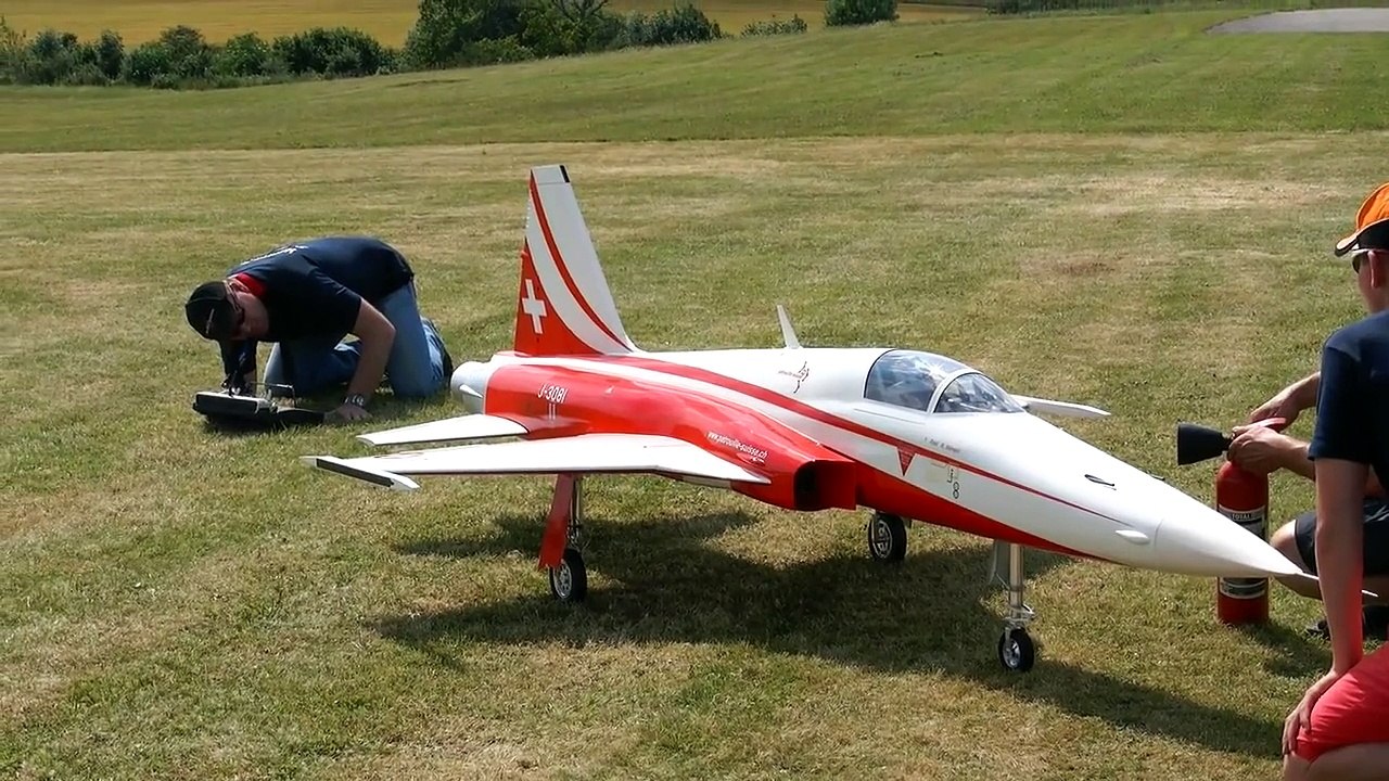 NORTHROP F 5 TIGER GIANT RC TURBINE JET DEMO FLIGHT / RC Airliner Meeting Airshow 2015