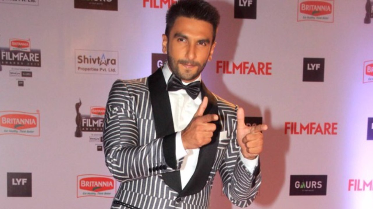 Ranveer Singh Attends Filmfare Awards 2016 | Red Carpet | Bollywood Awards