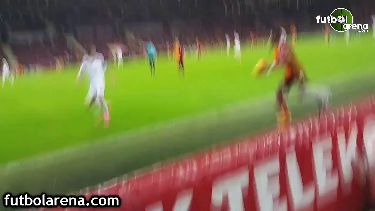 galatasaray fan tells snjider where to play the ball
