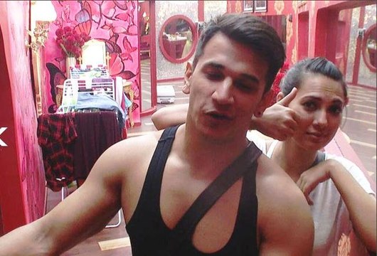 Bigg Boos 9 19th January 2016:Rochelle Flirts With Prince And Rishabh!