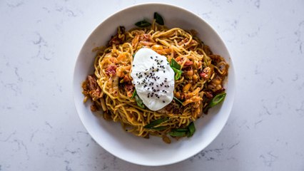 How to Make Bacon, Egg, and Kimchi Ramen