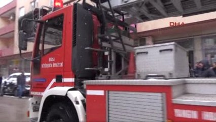 Bursa Annesini Bıçakla Öldüren Şizofren, Kendi Boğazını da Kesti