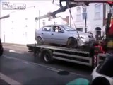 Un automobiliste s’échappe du camion de la fourrière...