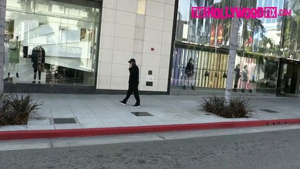 Ray Liotta Keeps A Low Profile Talking On His Phone On Rodeo Drive In Beverly Hills 1.14.1