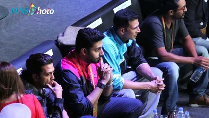 Badminton: Akshay Kumar vs Abhishek Bachchan | PBL Closing Ceremony