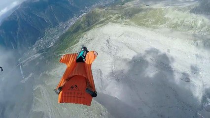 Vol depuis l'Aiguille du Midi en wingsuit