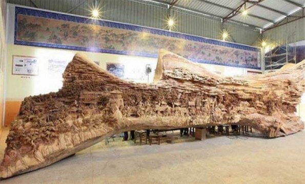 Parece o tronco de uma árvore velha... mas quando vires de perto... UAU! IMPRESSIONANTE!