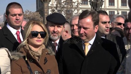 Besimtarët e krishterë kremtojnë “Ujin e bekuar”