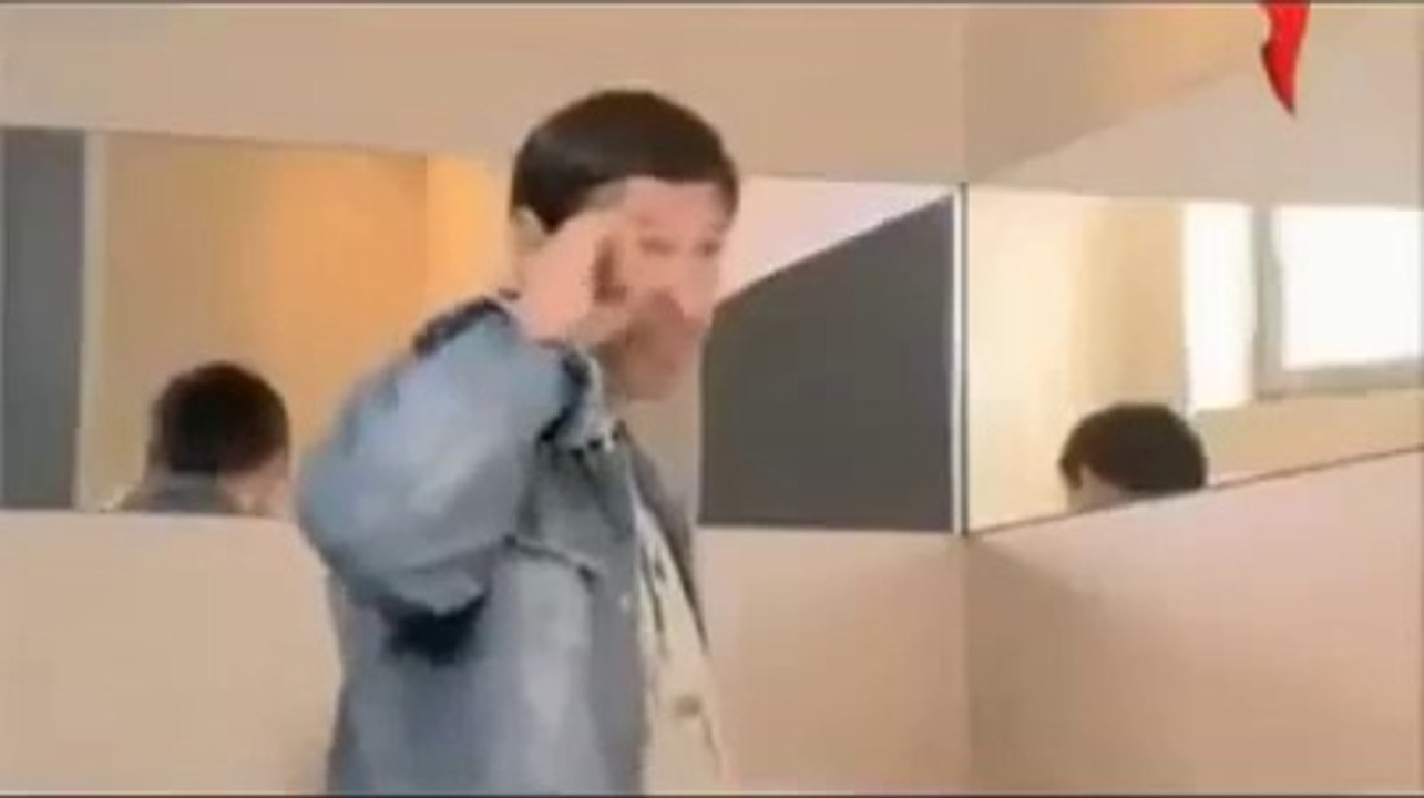 تفرج شعملت في توالات الرجال مسكين الراجل ما فهم شي