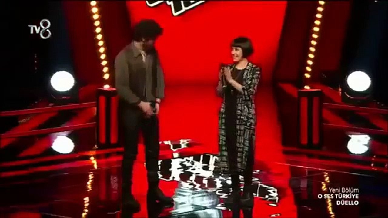 O Ses Türkiye Melek ve Emre Düellosu, Yeni Bir Aşk mı Doğuyor?