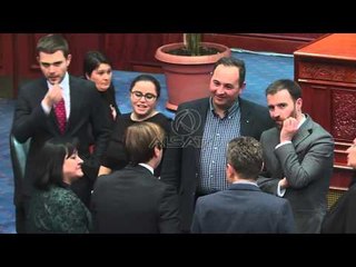 Zhvillimet politike: Brenda natës shpërndahet kuvendi, votohet qeveria e re