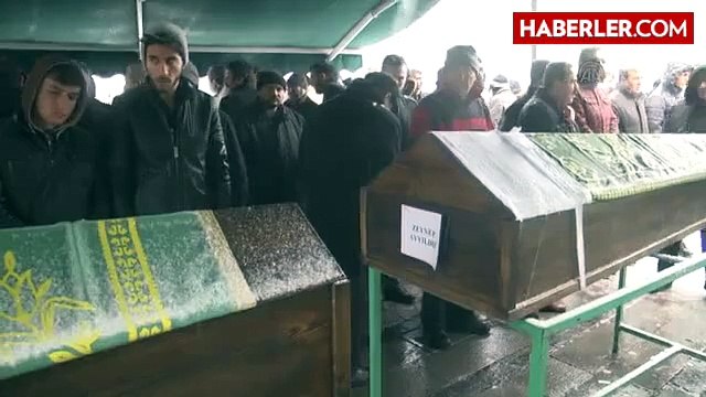 Karbonmonoksit Gazından Zehirlenen Anne Baba ve Oğullarının Cenazesi