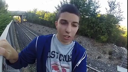 Trenin Altına Yatan Çılgın Genç Yok Böyle Bir Şey