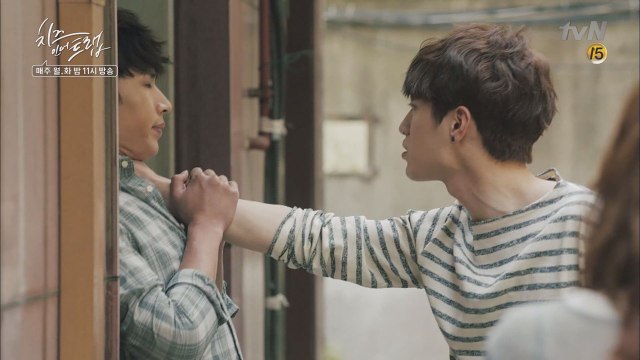 스토커에게서 홍설(김고은) 구해주는 백기사 인호(서강준)