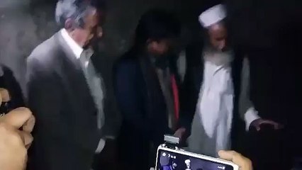 پولیٹکل ایجنٹ جنوبی وزیرستان ظفرالااسلام خٹک کا ذہینی مریض محمد علی  کے گھر ضمیرآباد میں جاکر عیادت کی۔