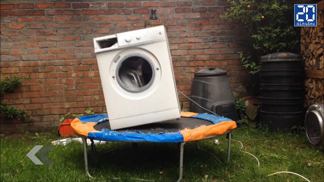 Une machine à laver sur un trampoline ! - Le rewind du mardi 19 janvier 2016.