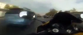 【公道最速！？】強烈に早いバイクのスリ抜け動画！！　R1ウィリー炸裂！！　危険です！！