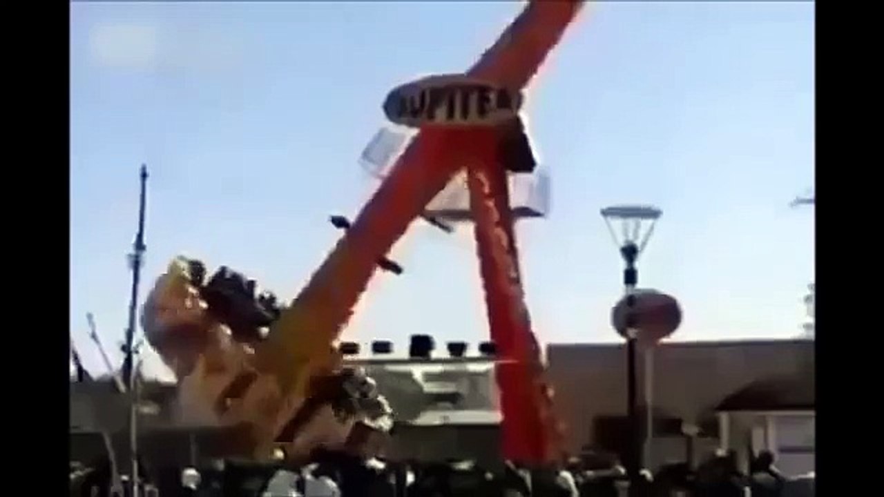 Vidéo choc  Chutes de fou sur un  manége