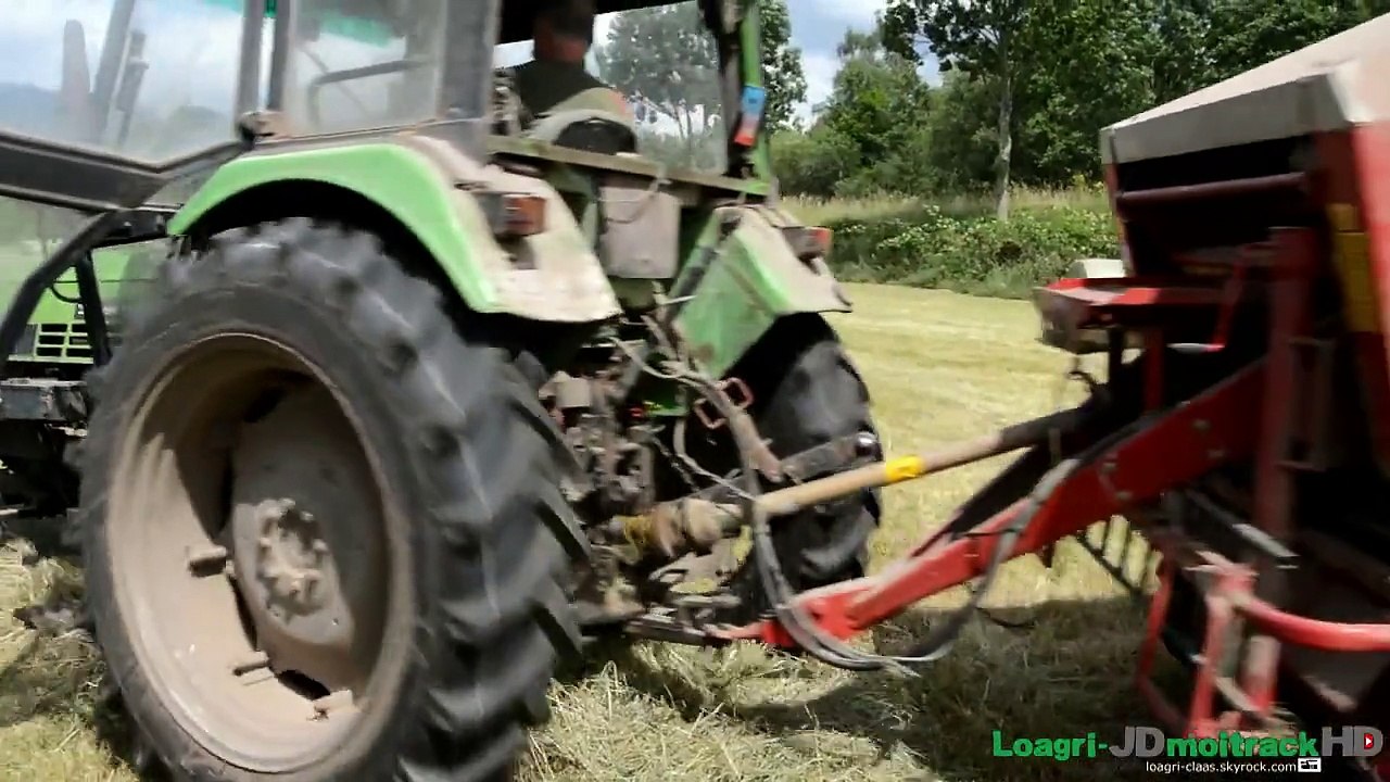 Deutz Fahr 7207 Synchron au Pressage de Foin !