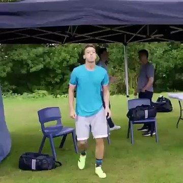 تفرج شعمل مسعود اوزيل بكعبة شوينغوم مخك باش ياقف