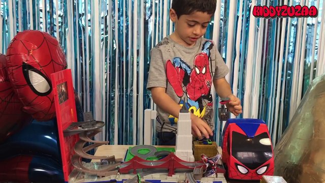 Super Giant Golden Surprise Egg - Spiderman Egg Toys Opening + 1 Kinder Surprise Eggs Unboxing (1)