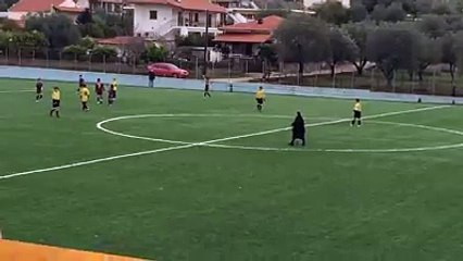 في مباراة رسمية لاحمة  في إنجلترا تفرج شكون قص عليهم بدموع