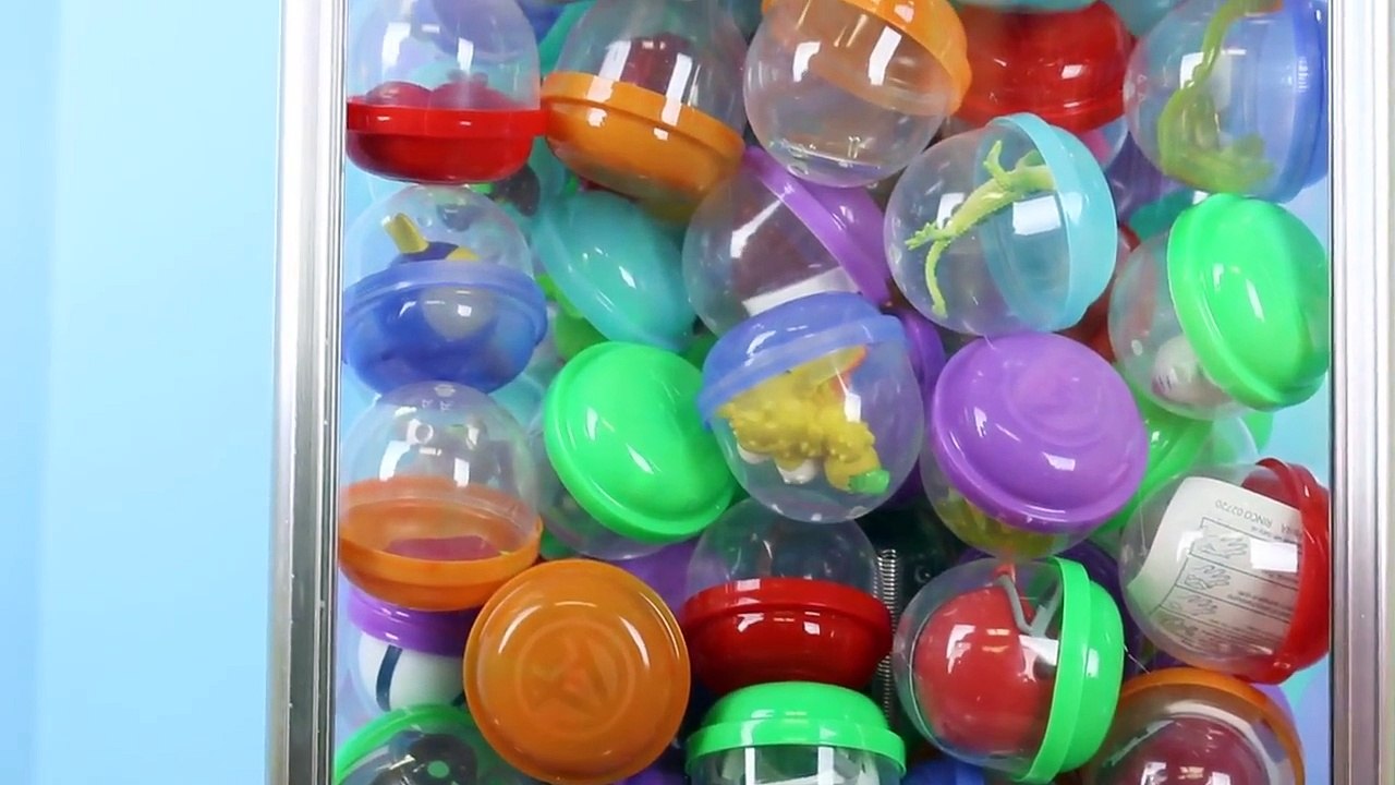 NFL Mini Football Helmets Toy Coin Machine Guessing Game with Sandra from DisneyCarToys