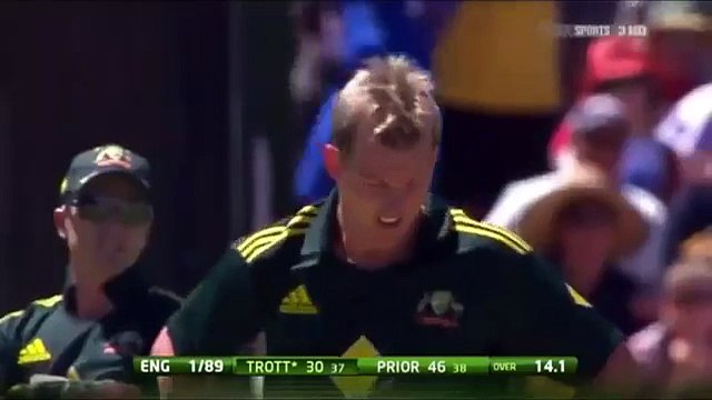 Worst missed RunOut chance in the History of Cricket. Rare cricket video