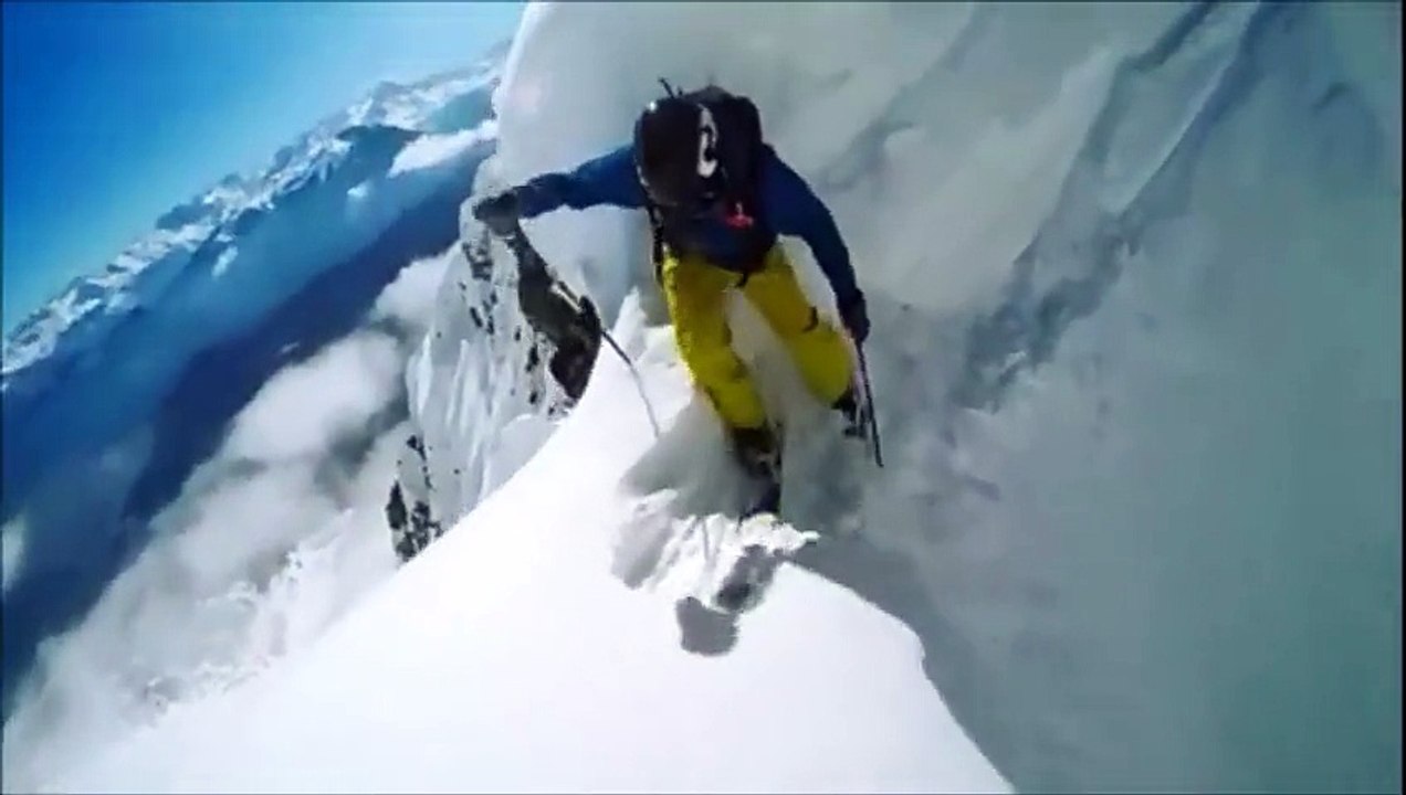 Ski hors piste sur une crête très dangereuse... Dingue