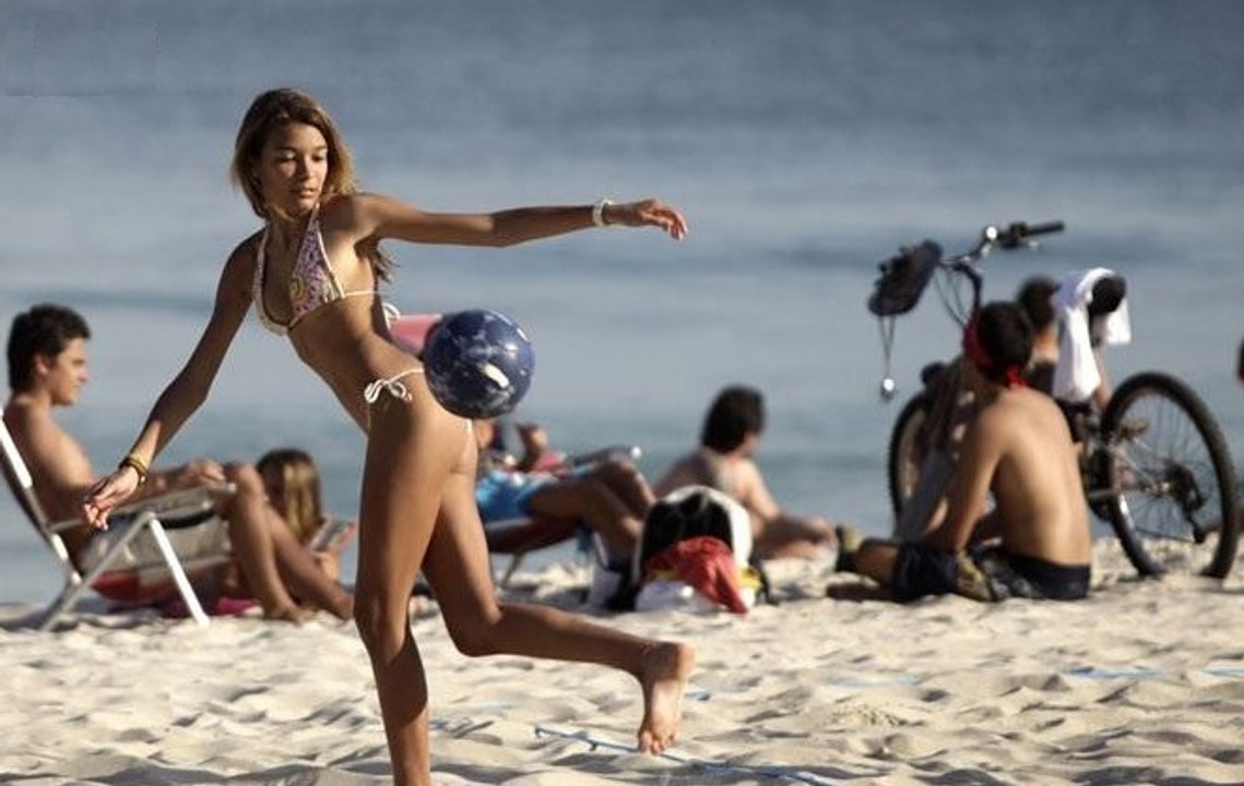 Девочка Дай мне мячик  Супер прикол!!!!