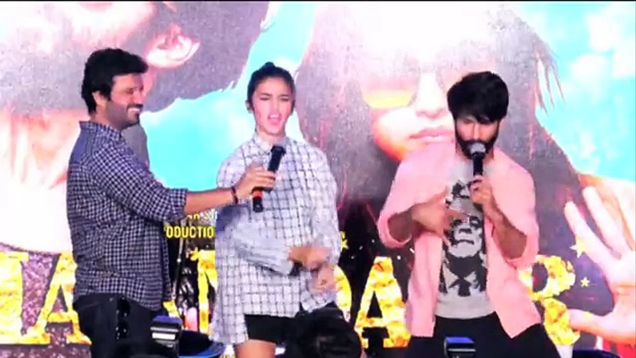 Alia Bhatt Adjusting Her Dress At Shaandaar Song Launch