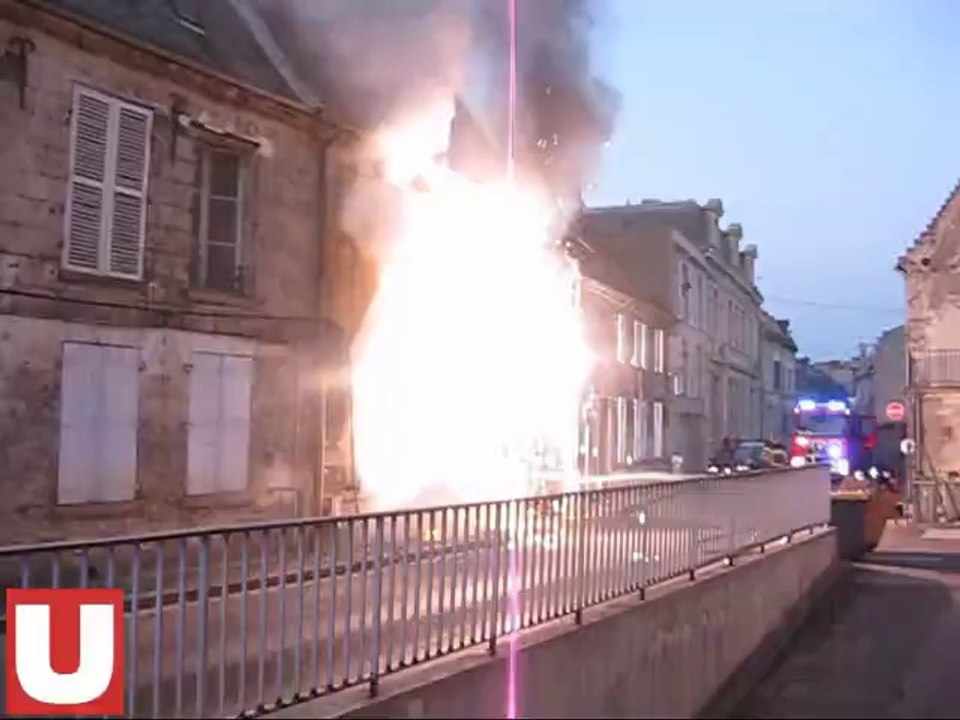 Une maison ravagée par les flammes dans le centre de Soissons