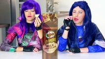 Mal & Evie Pringles Challenge with Mal Makeover & Evie Makeover Whats in my Mouth. DisneyToysFan.