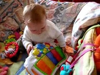 Léa chante - 7 mois