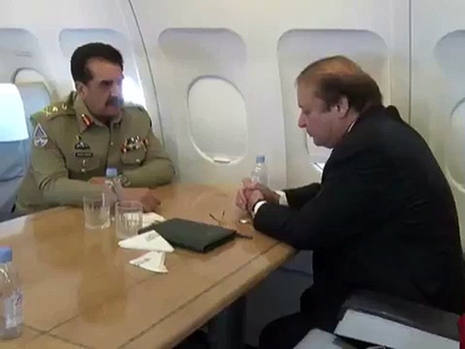 Exclusive Video of Nawaz Sharif and General Raheel Talking to Each Other in Plane
