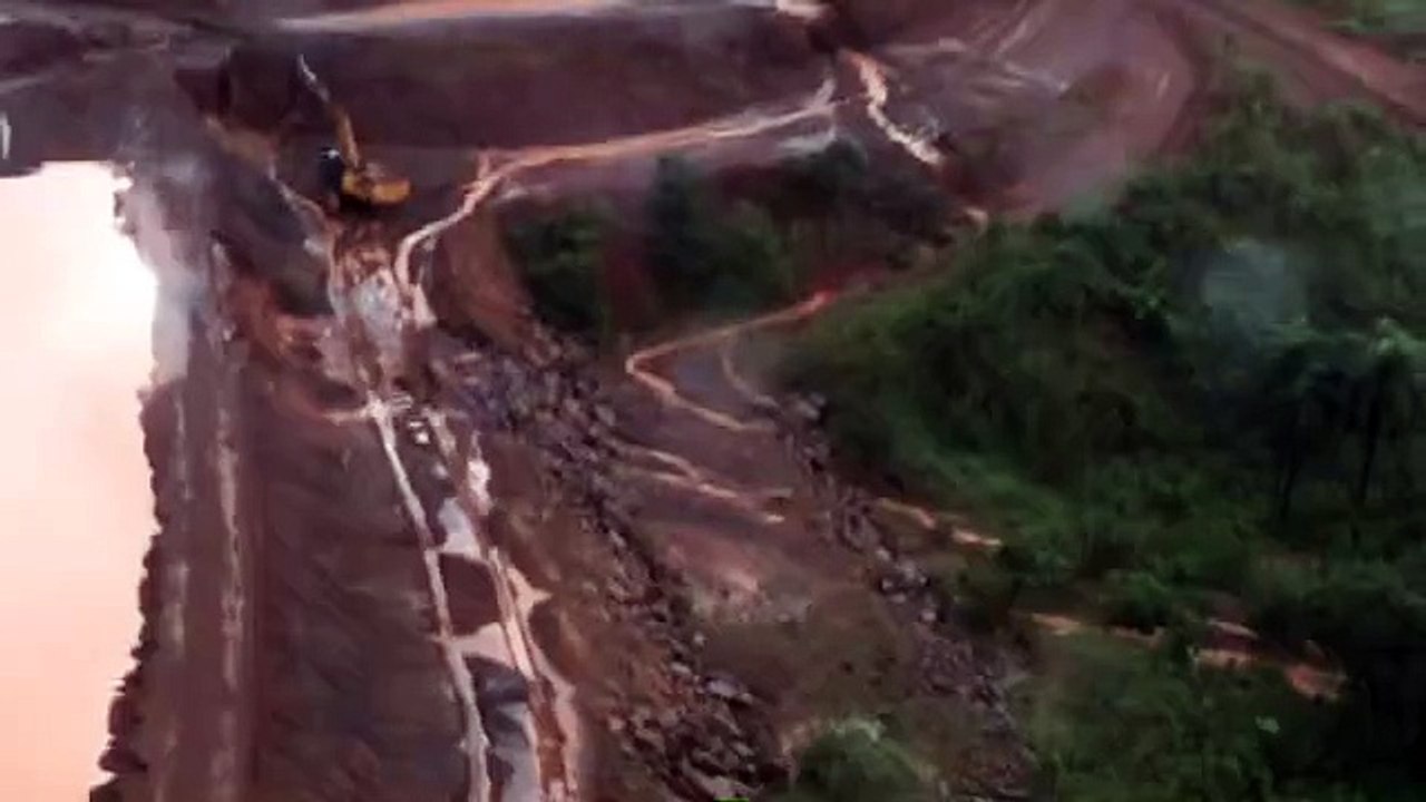Chuvas podem ter causado erosão e deslizamento...