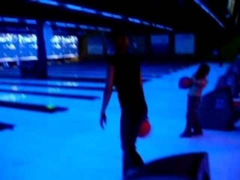 Bowling 2006 : Lancer de notre chère Caro !