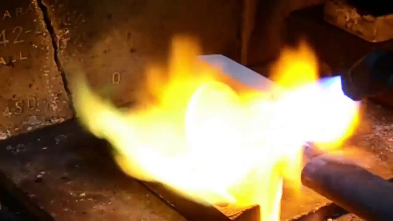 Así se fabrica un anillo de lujo.
