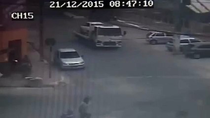 LiveLeak - Two insanely lucky people