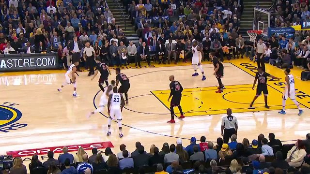 Stephen Curry Connects with Andre Iguodala for the Transition Jam