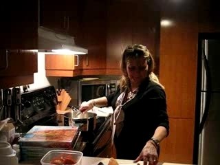 Combien faut il de personnes pour laver un nouveau-ne???