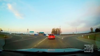 最悪の事故。事故。ホイールでの女性！ホラー！ 自動車事故|コンピレーション2015