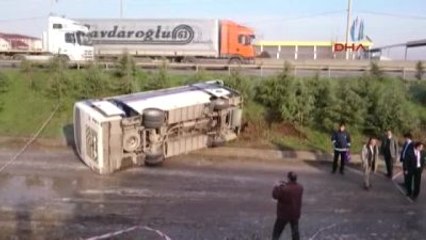 Kocaeli Öğrenci Servisi Devrildi