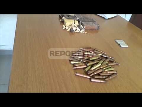 Report TV - Durrës, arrestohet Kola me çantë me tritol, kapsolla dhe fishekë luftarakë