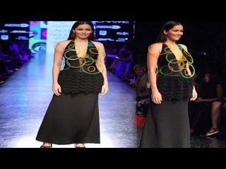 Waluscha De Sousa Turns Showstopper @ Lakmé Fashion Week Summer
