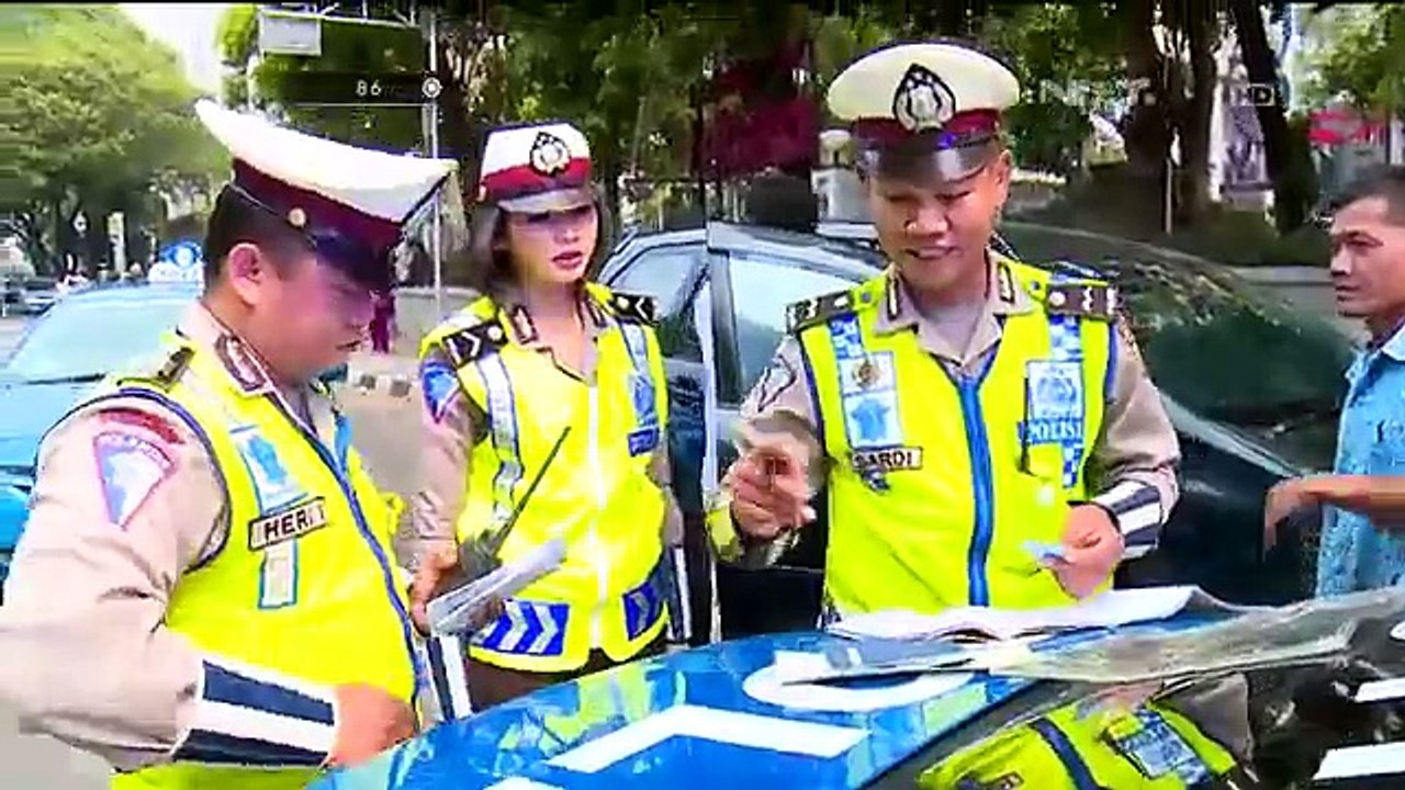 86 Parkir Sembarangan, Taksi Didatangi Polisi Baru Lari