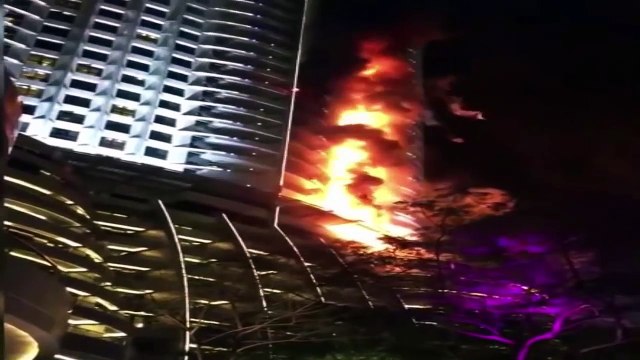 Huge fire engulfs Dubai Hotel ( The Address Hotel )