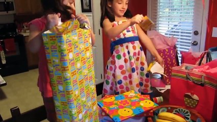 ПОДАРКИ на день рождения! The birthday PRESENTS!