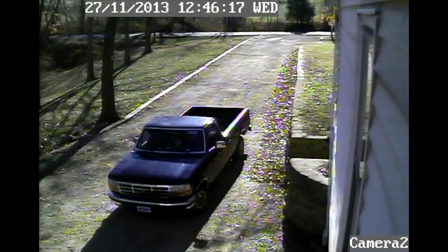 Cambriolage filmé par les caméra de surveillance de la maison