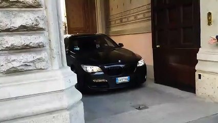 Qui Milan: Bee lascia gli uffici Fininvest